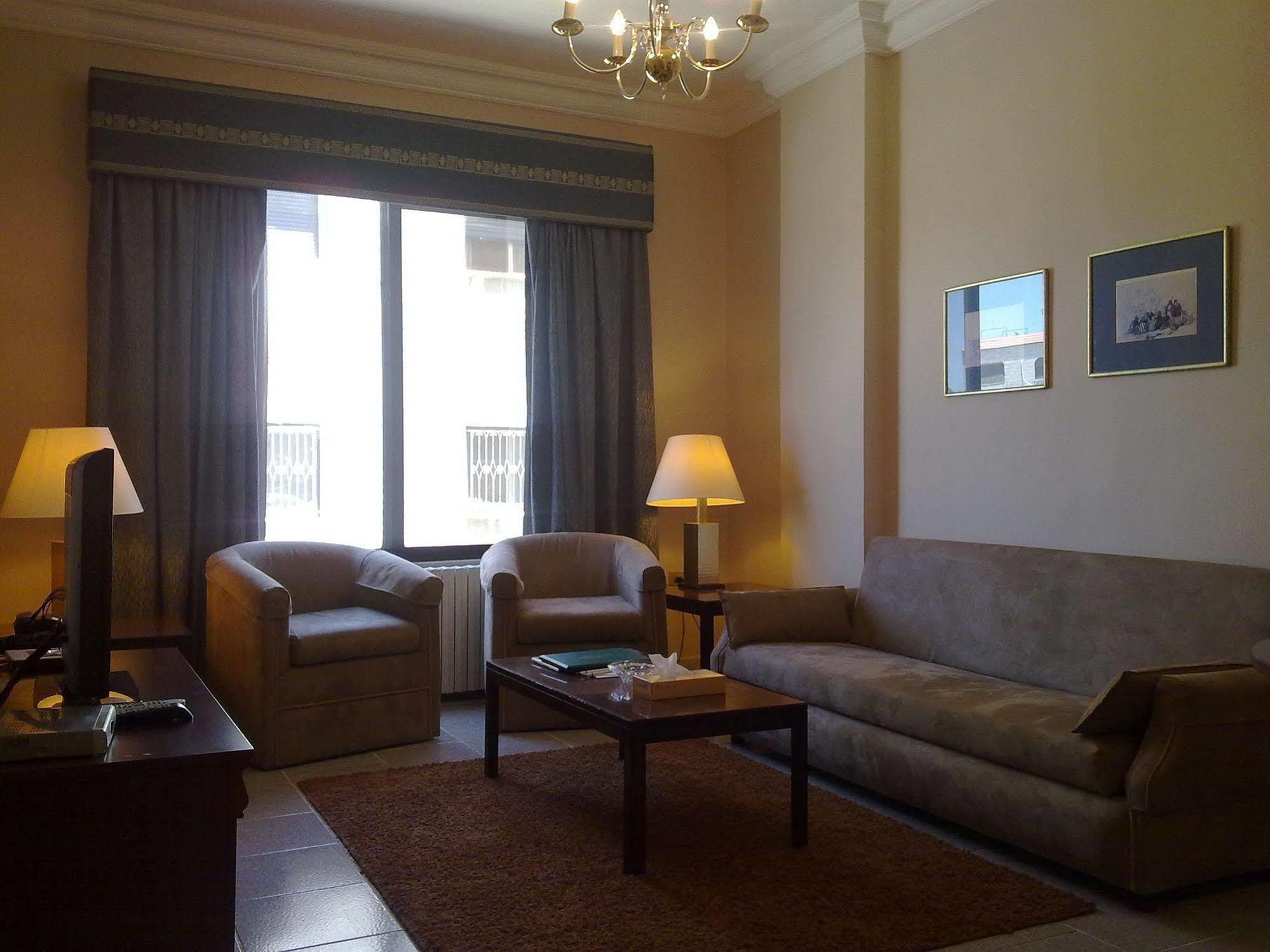 Crystal Suites Amman Exterior photo